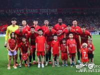 上港队气氛热烈，备战晋级亚冠资格赛的简单介绍