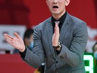 顶尖球员大放异彩，带领球队获胜 