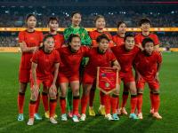 韩国女足夺得亚洲杯季军欢呼庆祝 