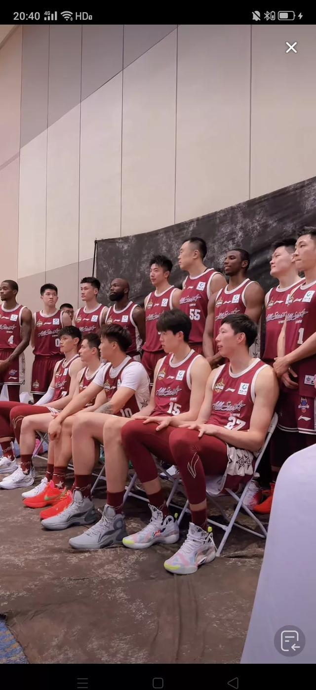 包含世界篮球日即将到来，球迷期待各项庆祝活动的词条