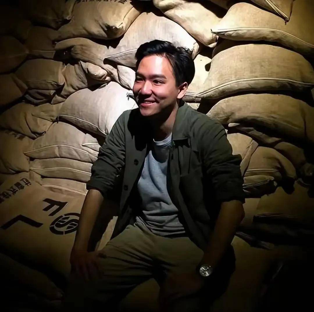 包含赫罗纳队员互殴事件曝光，俱乐部紧急处罚的词条