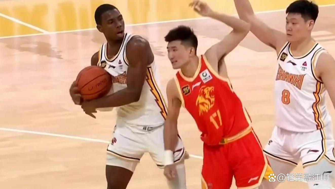 紧张激烈的比赛，CBA赛场掀起热潮 